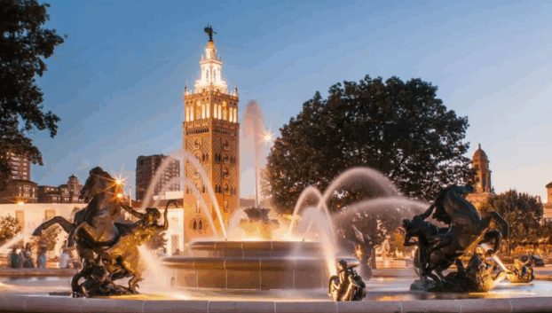 Kansas City’s iconic J.C. Nichols Fountain in the Country Club Plaza at sunset — featuring local landmarks in Towner Communications’ guide to VoIP phone systems
